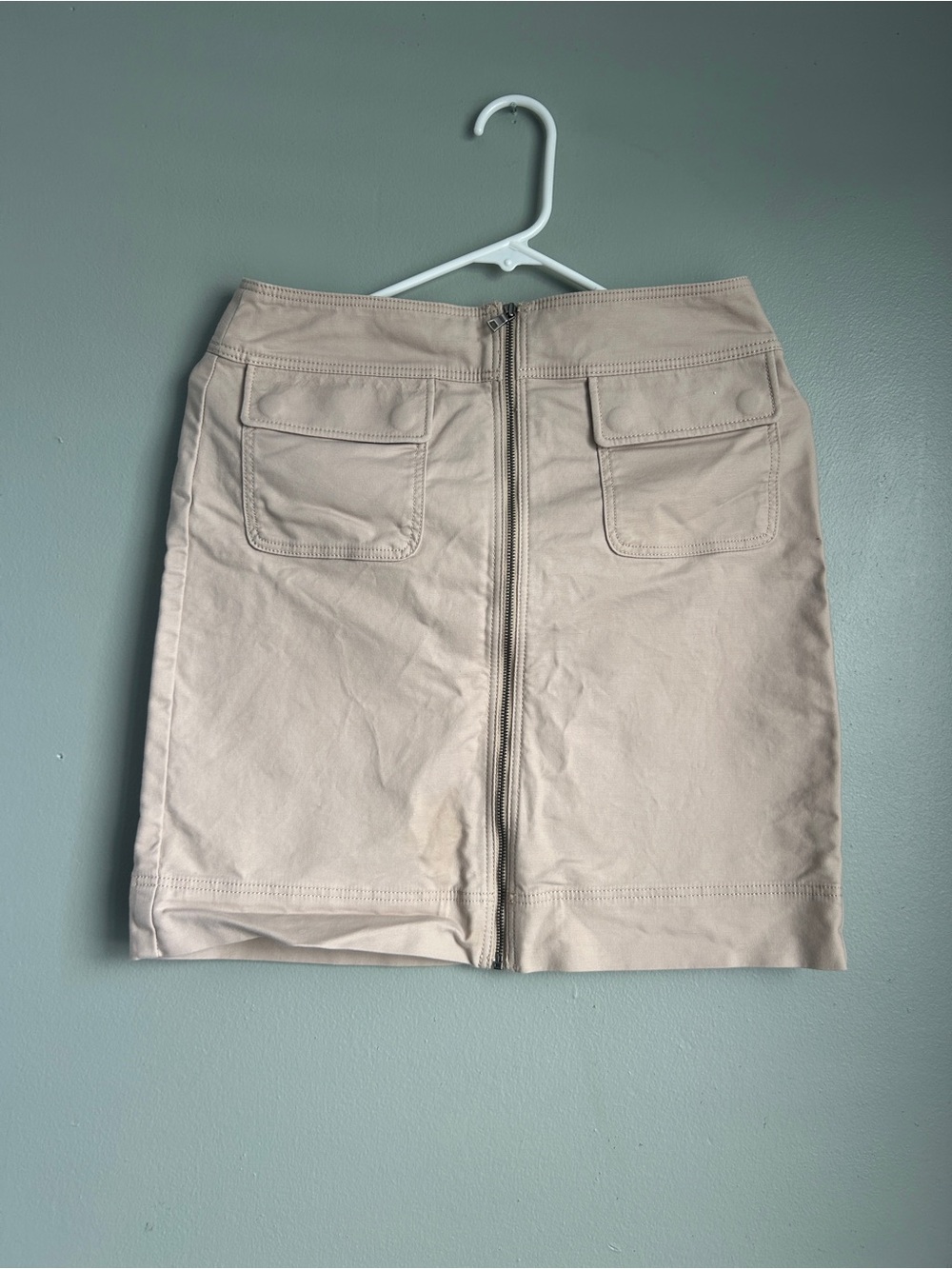 Ann Taylor Cream Front-Zip Mini Skirt with Pocket Flaps